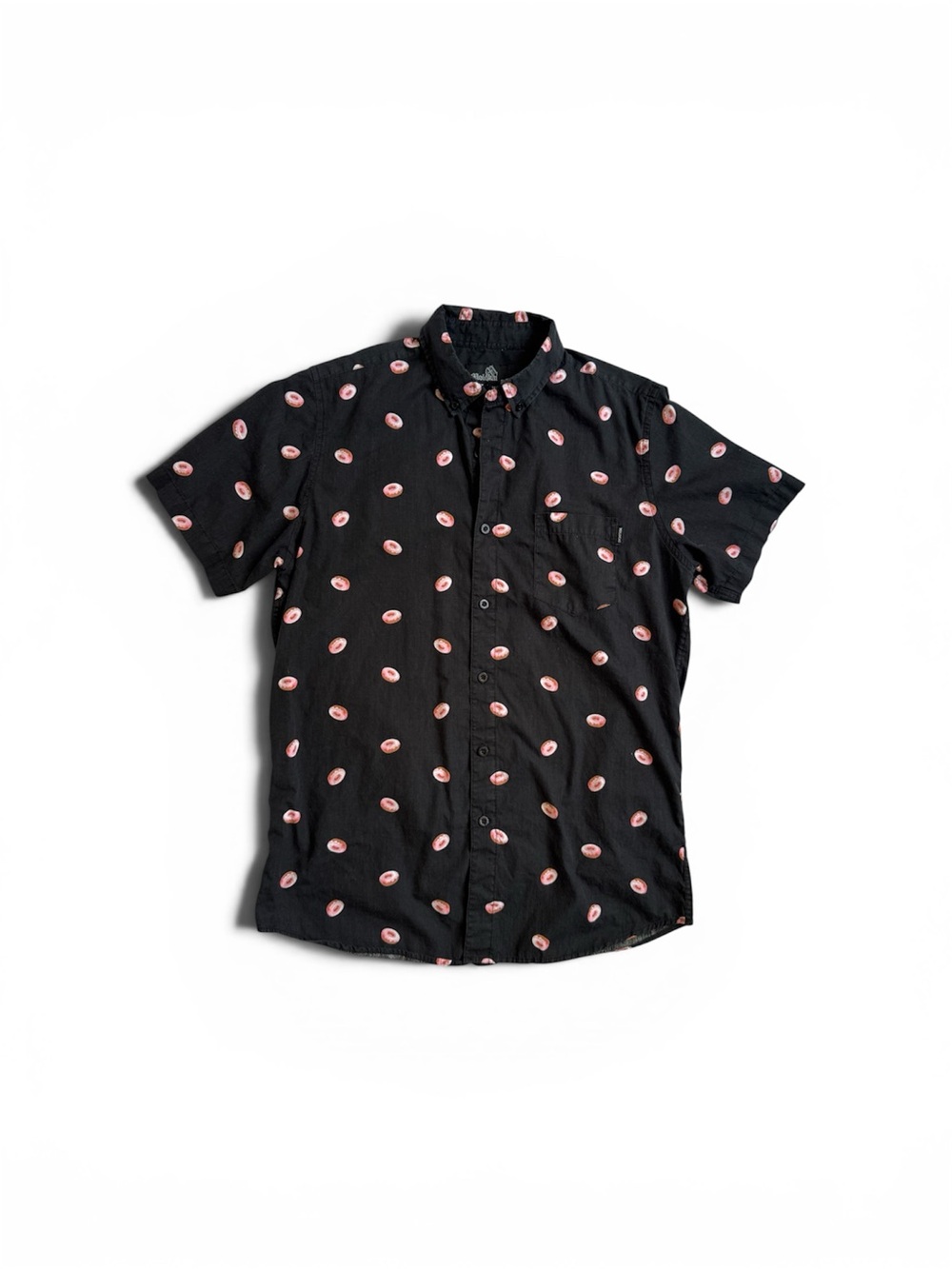 Casual Short-Sleeve Button-Down Shirt in Black with Pink Dot Print